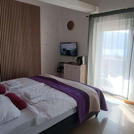 Apartments Pongrac Cres Bagian luar foto