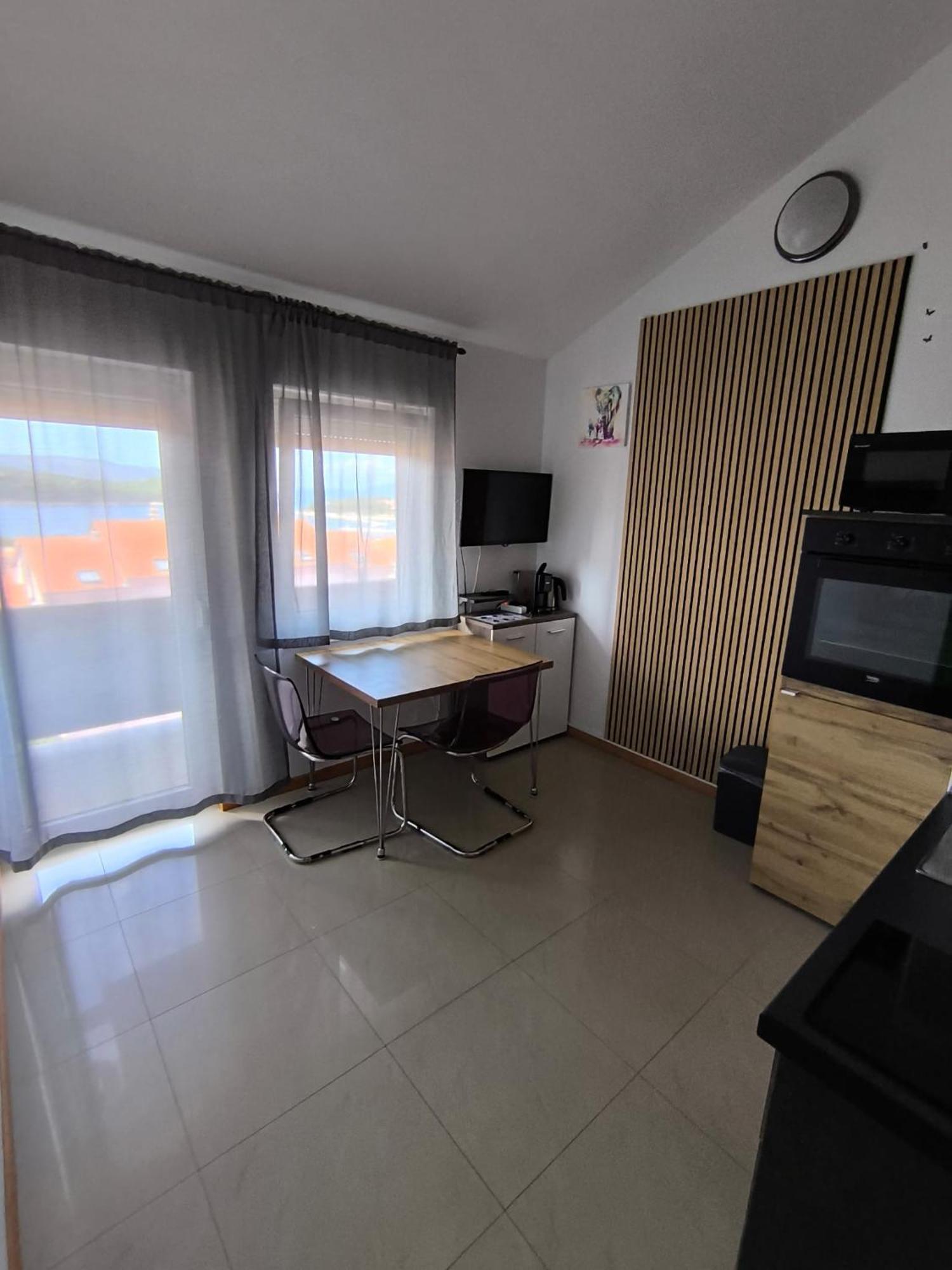 Apartments Pongrac Cres Bagian luar foto