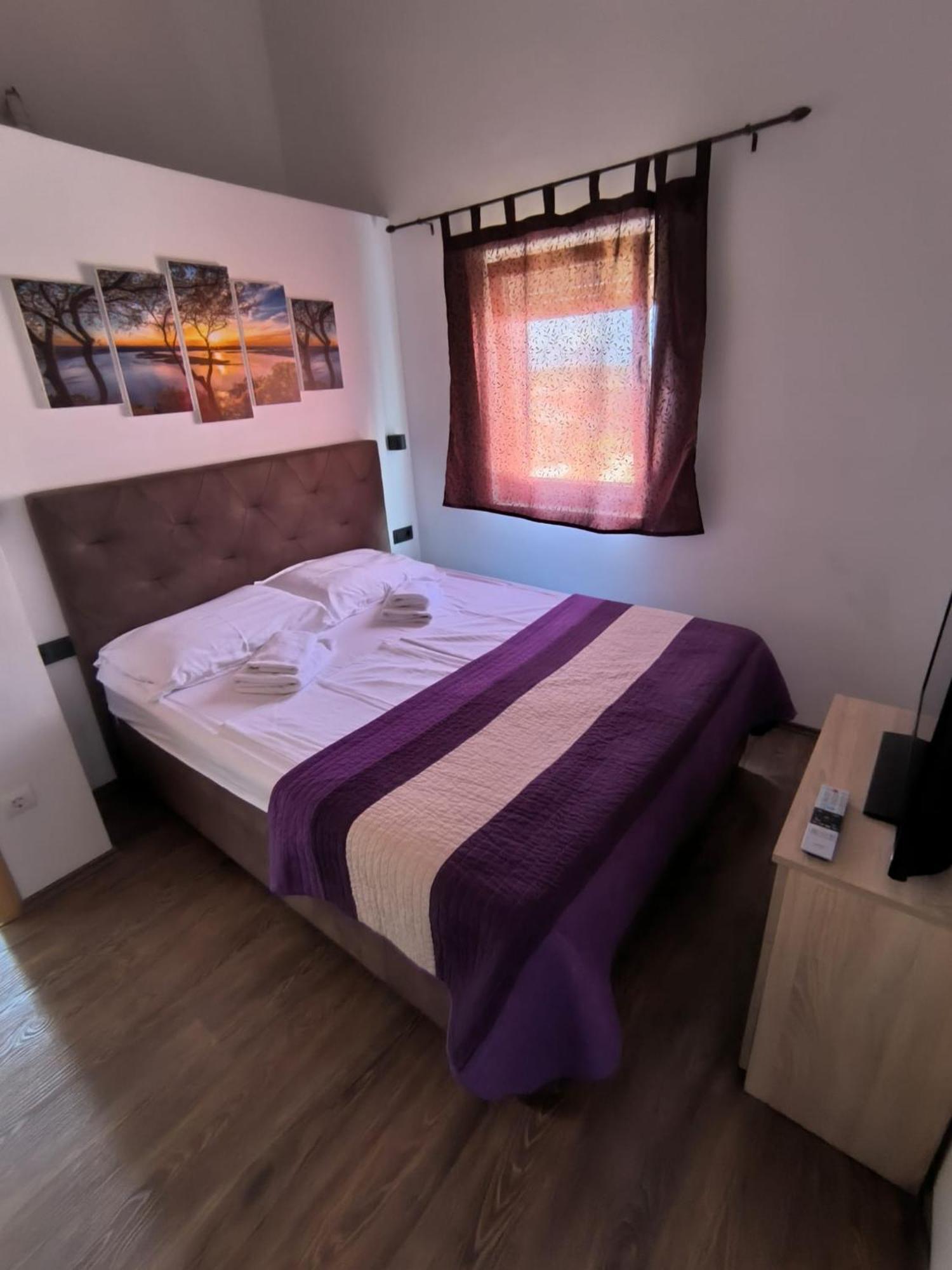 Apartments Pongrac Cres Bagian luar foto