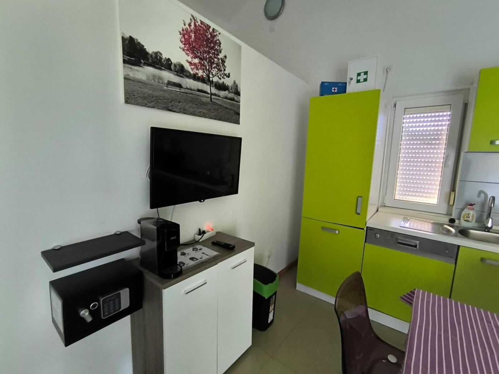 Apartments Pongrac Cres Bagian luar foto