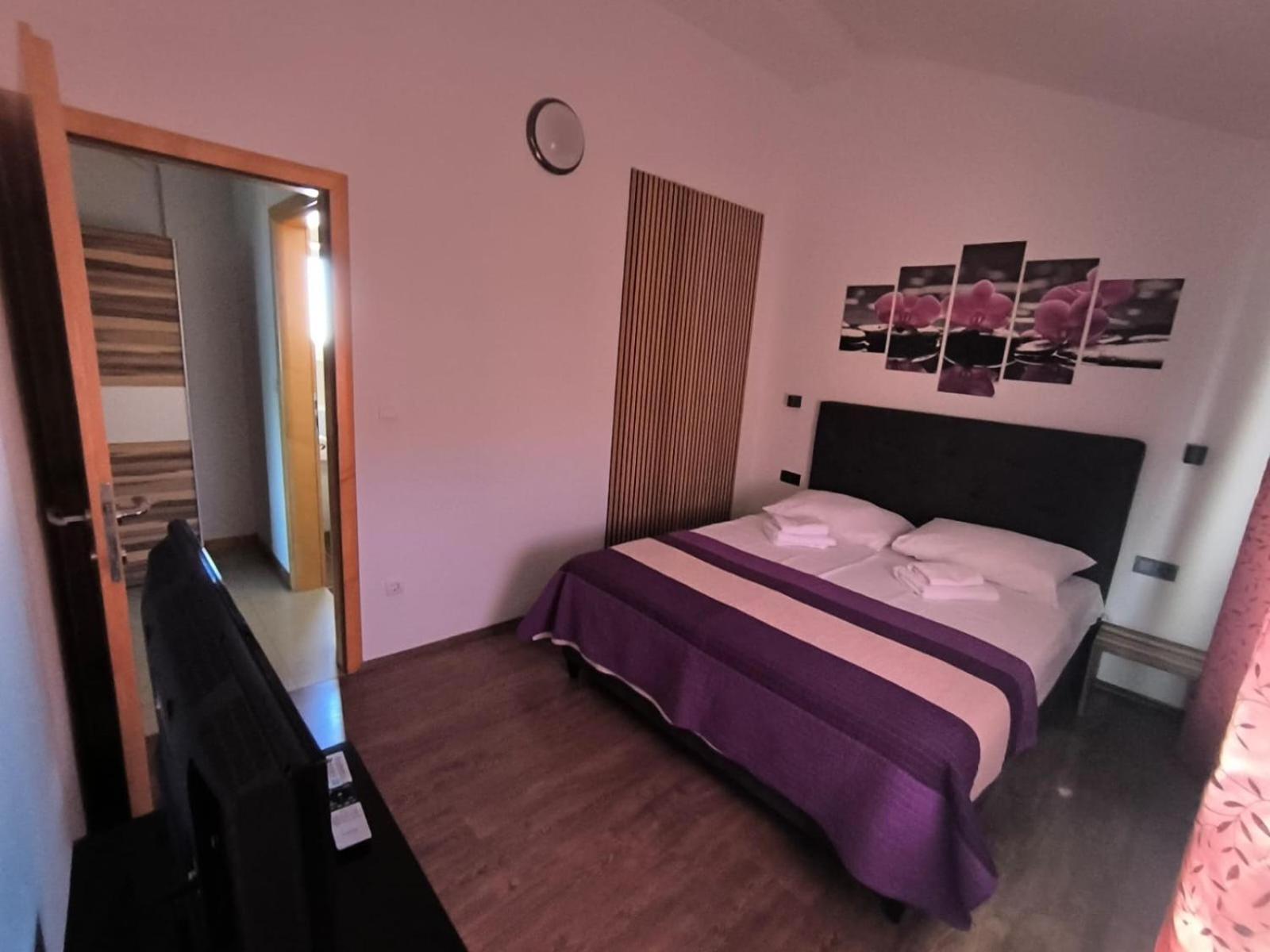 Apartments Pongrac Cres Bagian luar foto