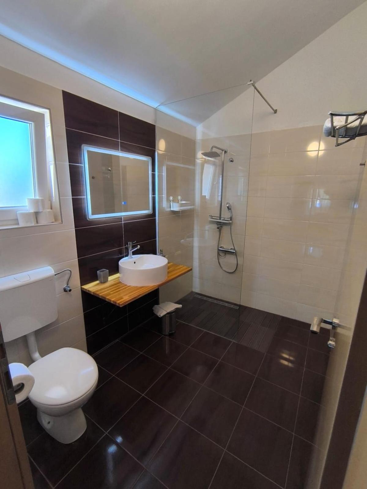 Apartments Pongrac Cres Bagian luar foto