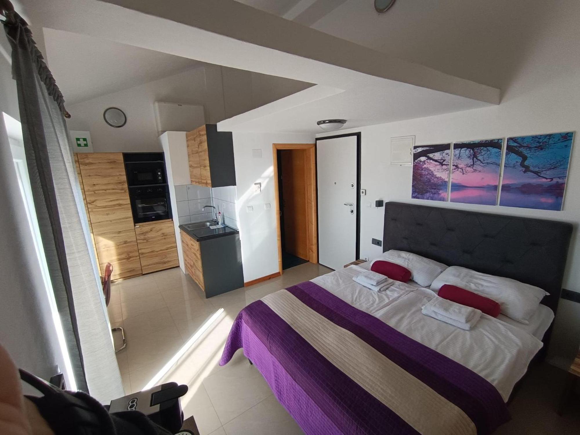 Apartments Pongrac Cres Bagian luar foto