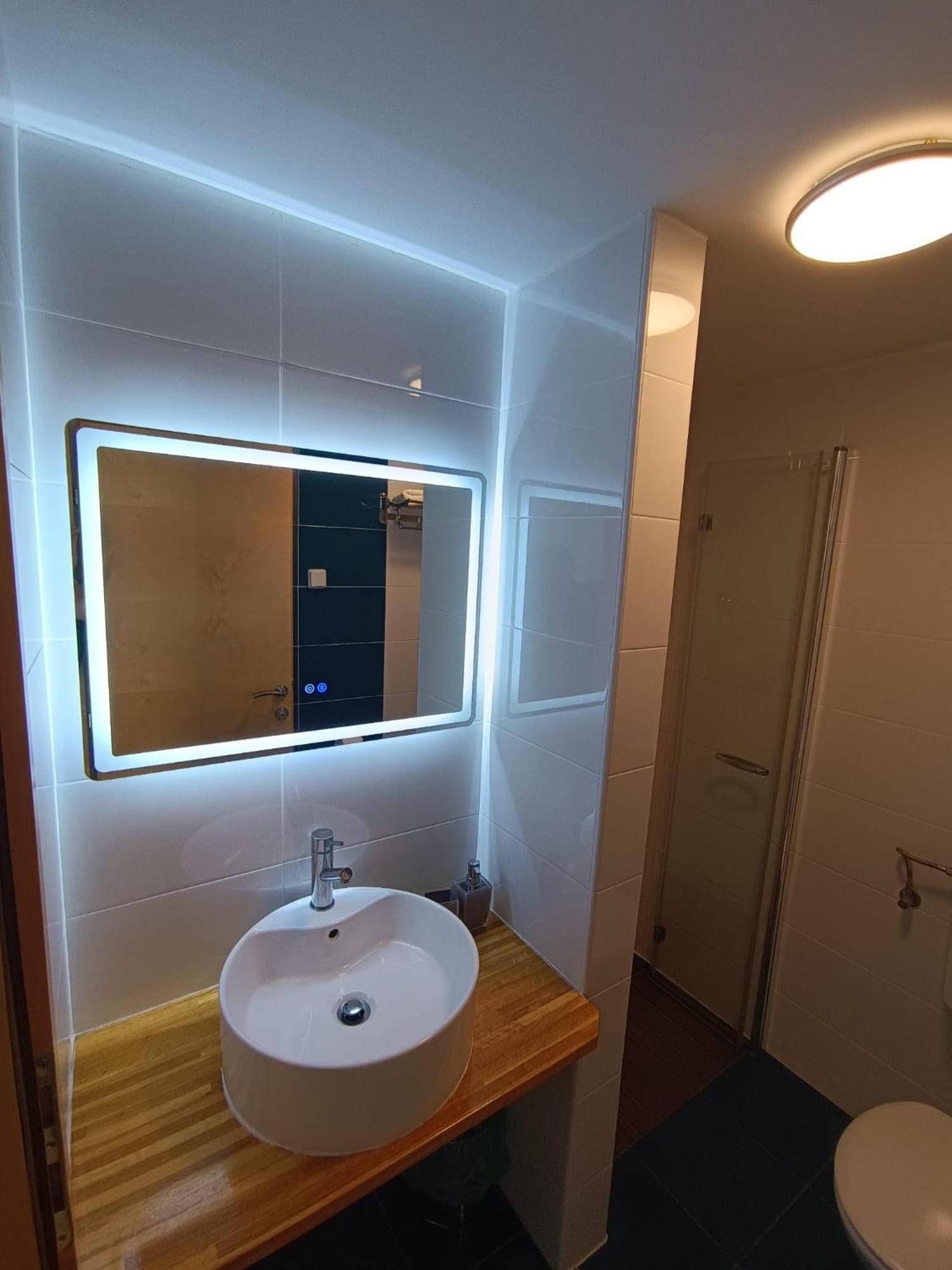 Apartments Pongrac Cres Bagian luar foto